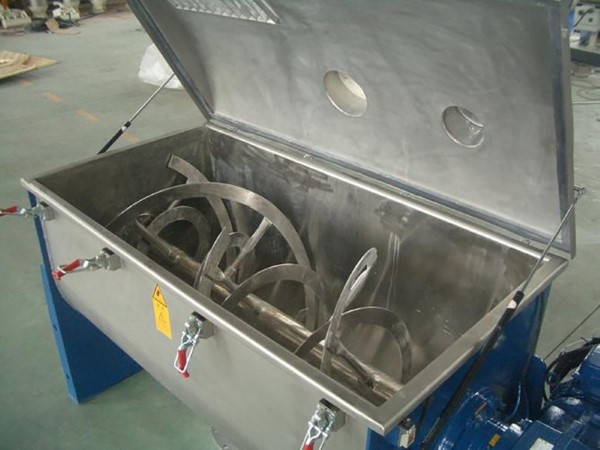 horizontal ribbon blender