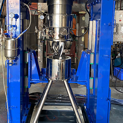 display of vertical kneader's high-efficiency convective shear and dead-zone-free mixing structure close-up of the internal double-blade structure of vertical kneader
