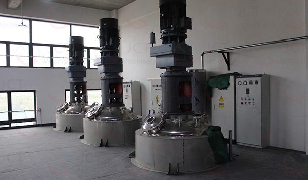 close-clearance wall design enhances heat transfer efficiency and prevents the carbonization of polymer colloids ribbon agitator with wall scraper and reactor jacket heat transfer for coking prevention